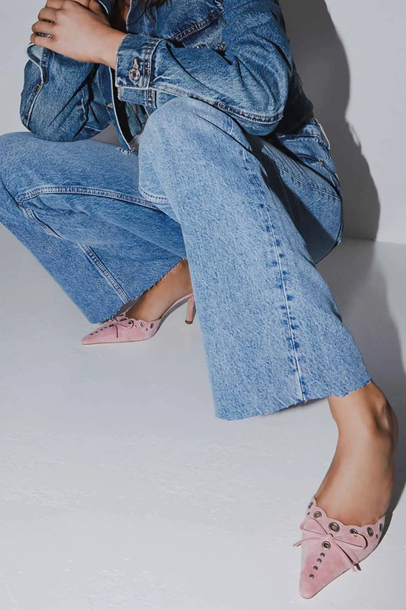 Amozae-Suede Point Toe Bow Hollow Mule Pumps