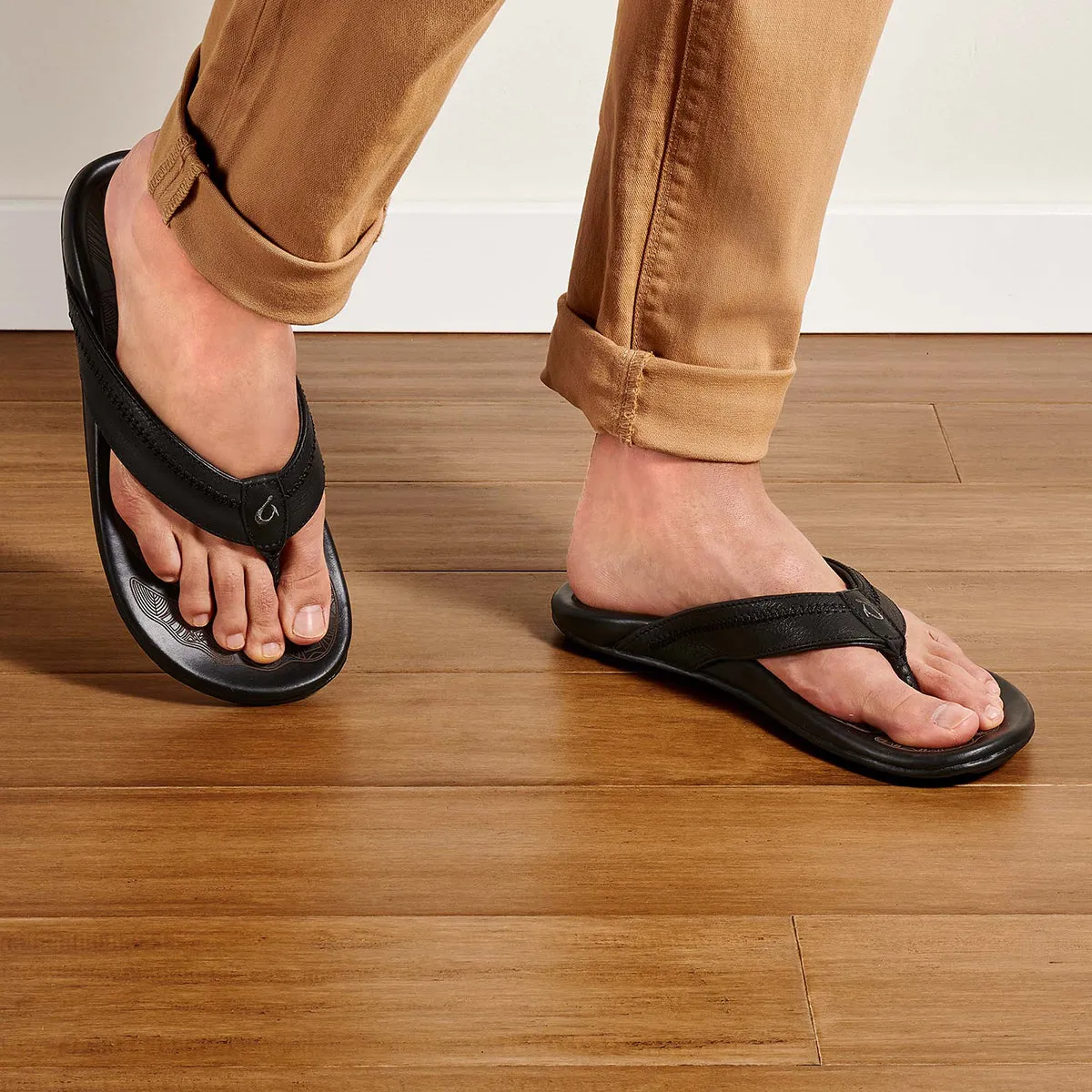 OluKai Hiapo Sandals