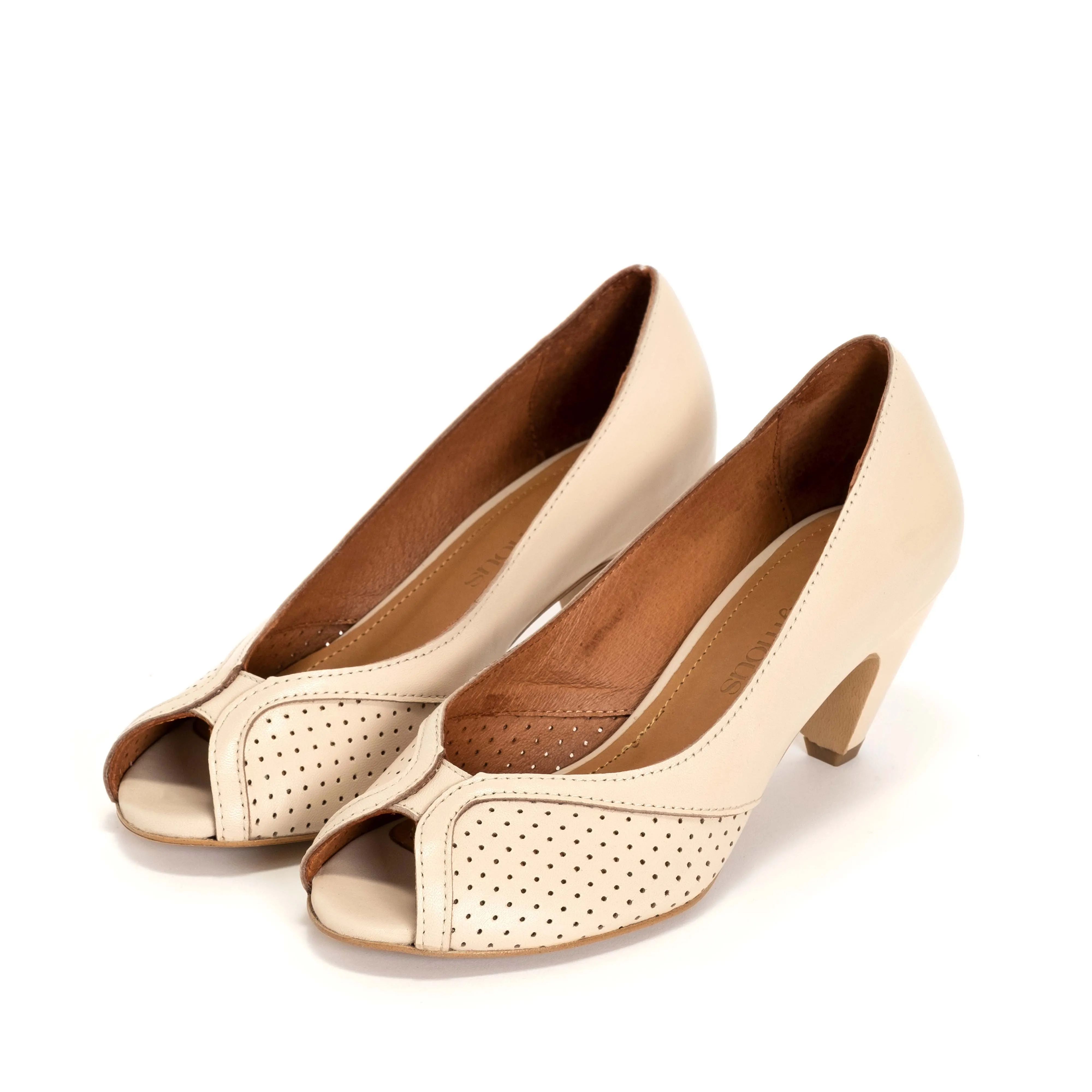 Tiffany stiletto Shiny lamb Vanilla cream