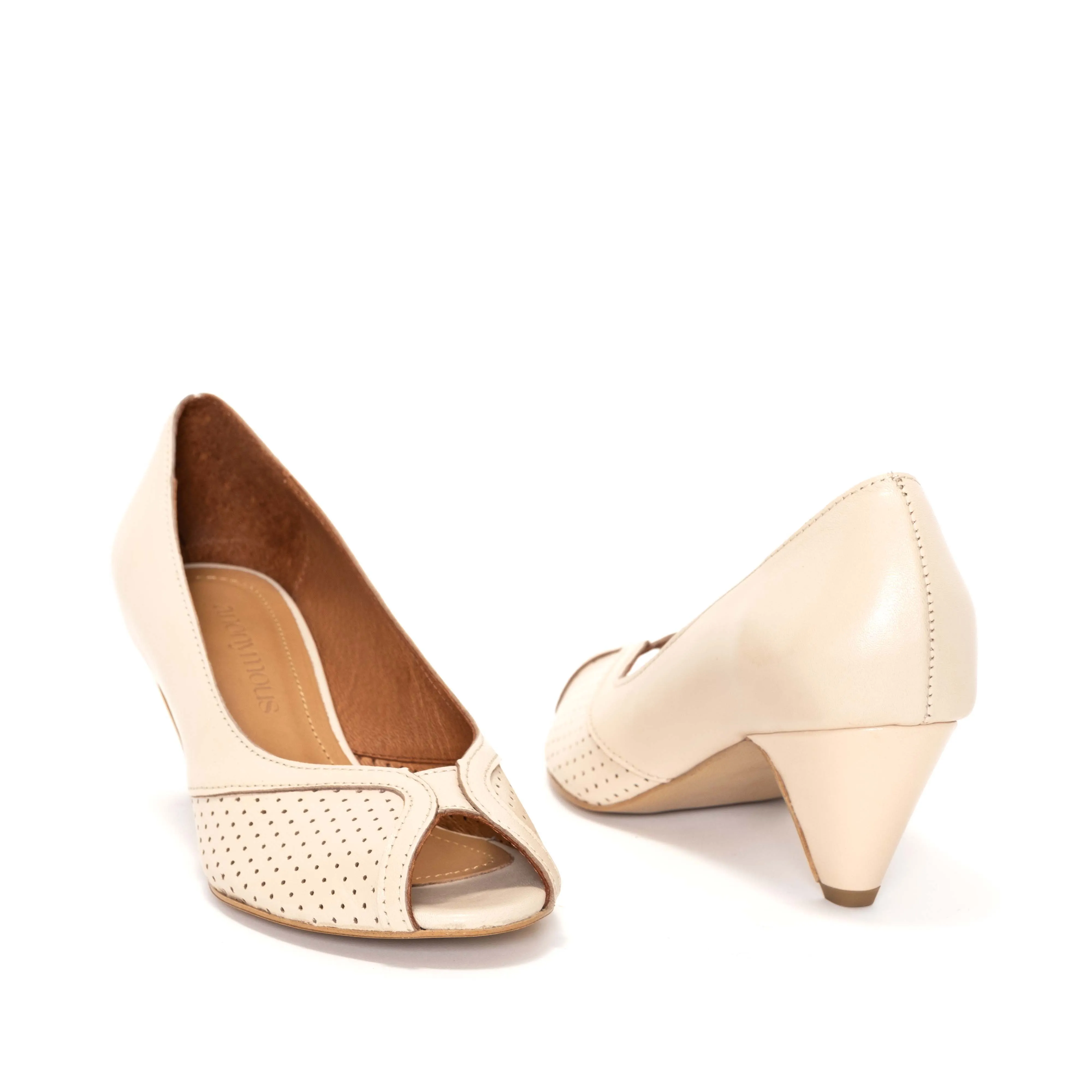 Tiffany stiletto Shiny lamb Vanilla cream