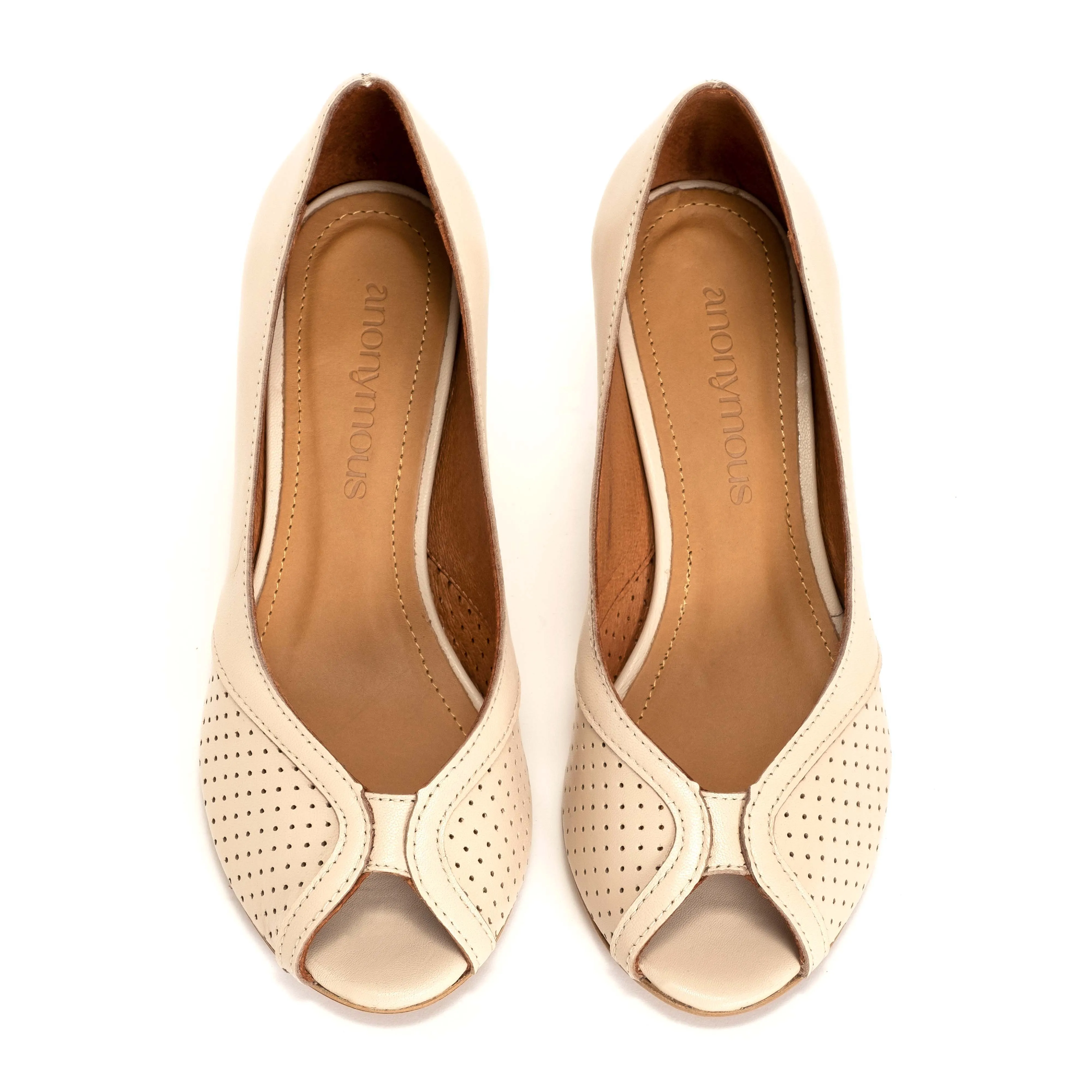 Tiffany stiletto Shiny lamb Vanilla cream
